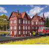 Vollmer 43806 Eisenbahner-Wohnhaus mit First