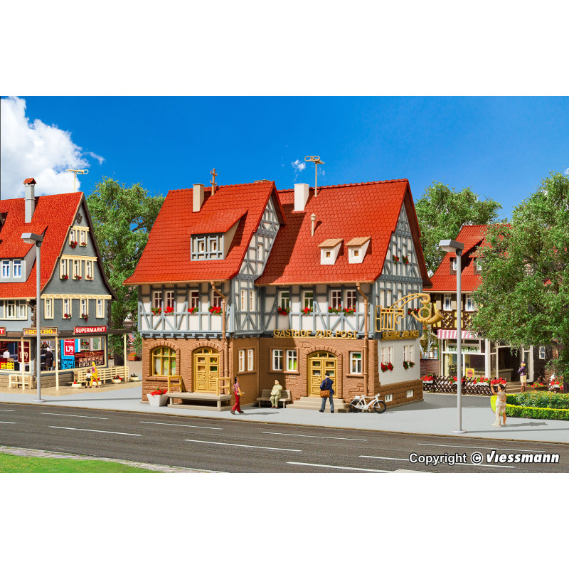 Vollmer 43637 Gasthof zur Post mit LED-Beleuchtung